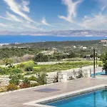 Sternes Tropicana Executive Villa With Pool