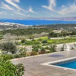 Sternes Tropicana Executive Villa With Pool