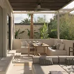 Dyo Beach Suites