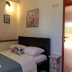 Laurels Apartment