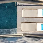 Elmima Luxury Villa 'By Checkin'