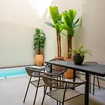 Iaspis Luxury Apartment With Jacuzzi