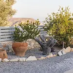 Evgoro Luxury Suites