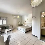 Marianna Apartments