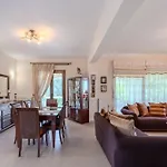 Iris Villa