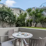 Manos Beachside Apartments