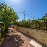 Stylish Home - Comfortable Holidays Near The Beach.