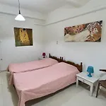 Old Town Apartment Near The Beach
