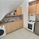 Old Town Apartment Near The Beach