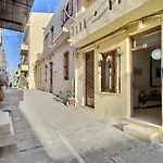 Old Town Apartment Near The Beach