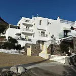 Art Deco Apartment And Studio Next To Each Other For 7 People