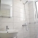 Samouil Apartment Steps From The Beach