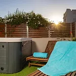 Casa Dionysia - New Lux 2Br With Jacuzzi Near Maleme Beach
