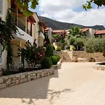 Silvia Apartments Hotel