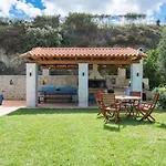 Villa Laga With Pool, 300M To Taverns, Childrens Area, Bbq!