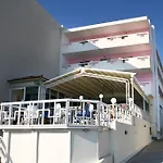 Evelyn Beach Hotel