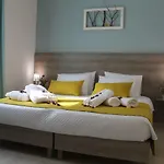 Myron Suite Old Town