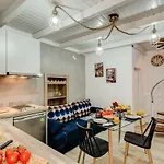 Modern Old Town Maisonette