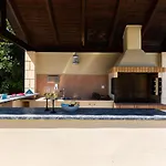 Villa Pyramus With Private Pool