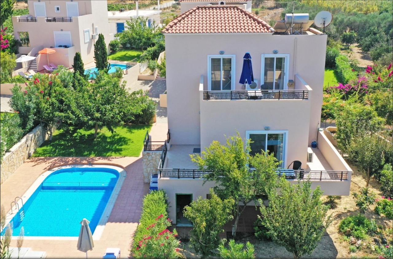 Selini With Private Pool 10 Minutes Walking From The