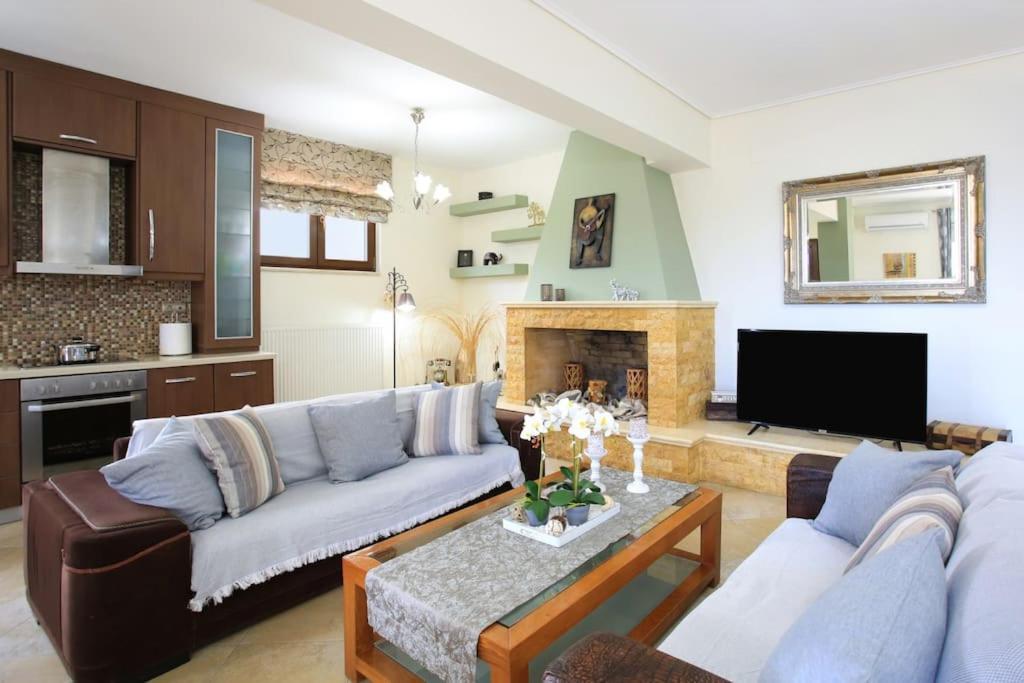 Sofia's Sunny + Private Pool + Gym *