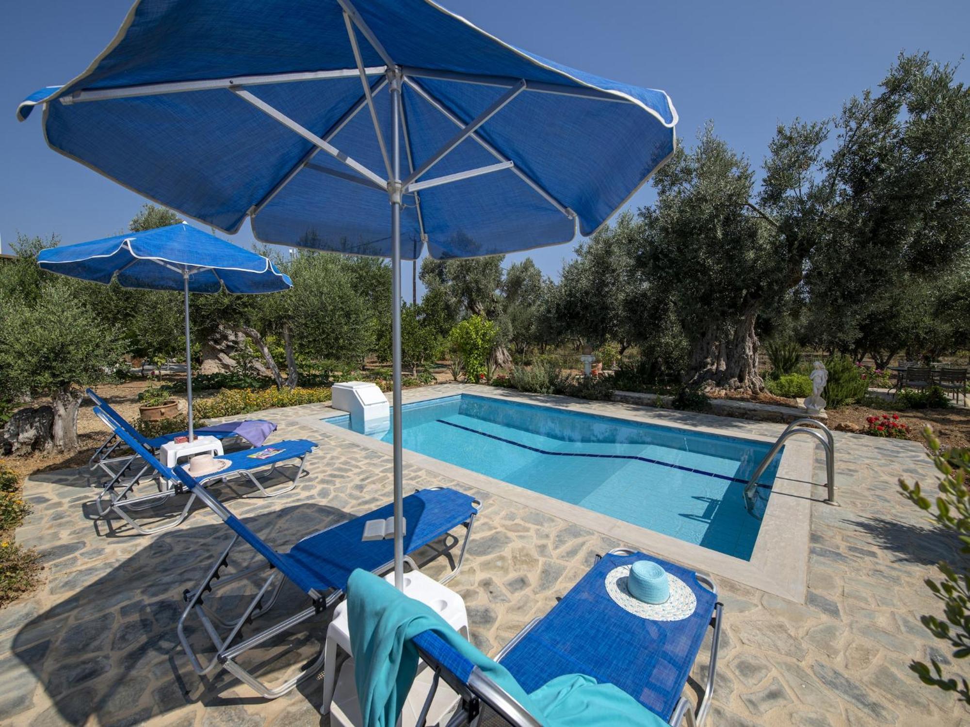 Holiday home Spacious With Jacuzzi In Sfakaki Pangalochori