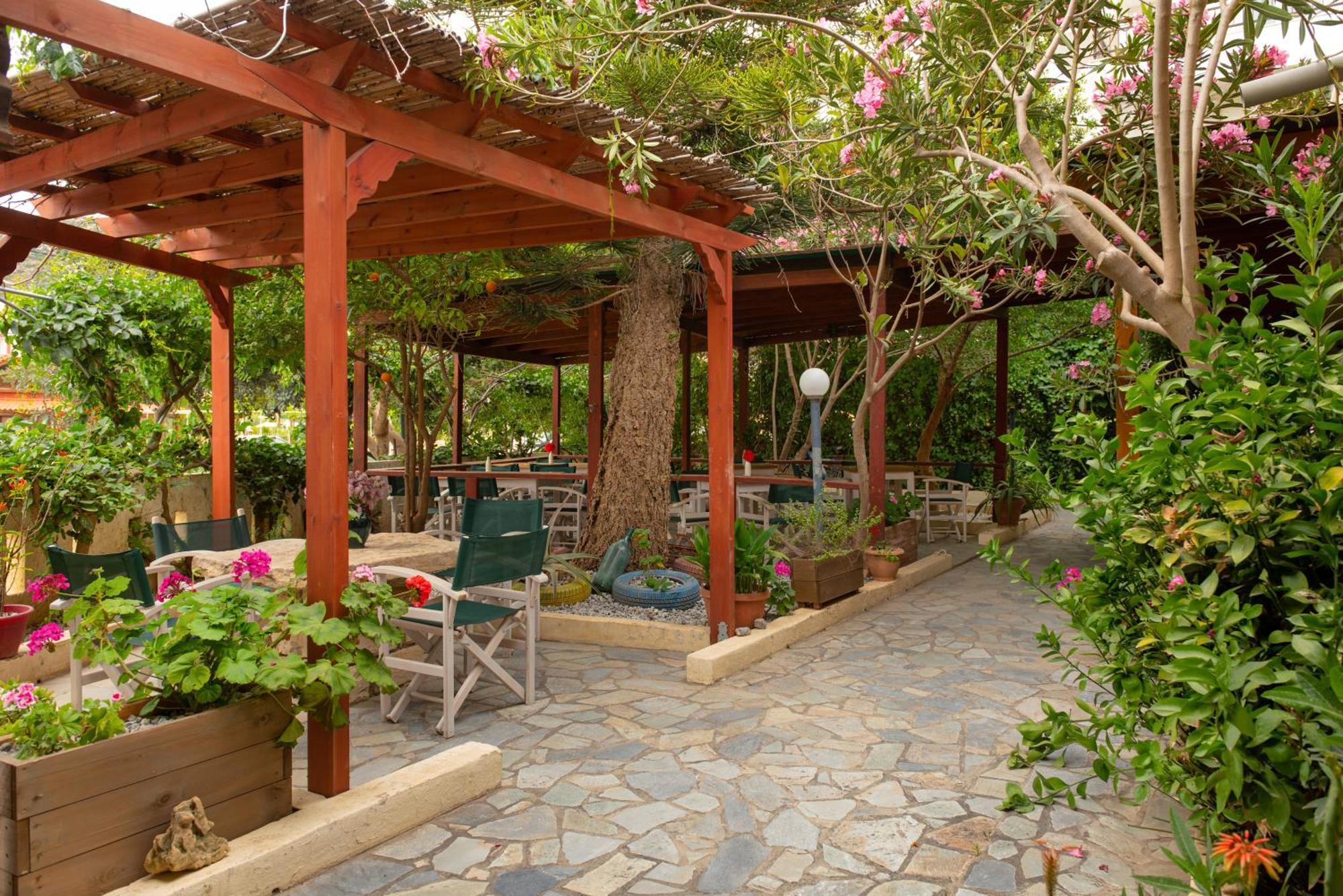 And Xenophon Apartmán Matala